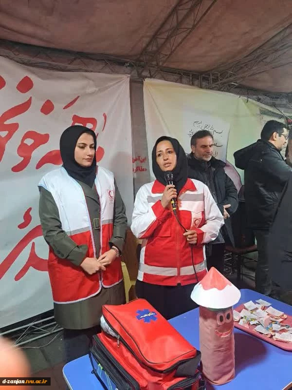 برپایی غرفه‌های آموزشی، فرهنگی و خدماتی توسط کانون هلال احمر آموزشکده دختران قائم(عج)  دانشگاه ملی مهارت استان زنجان 2